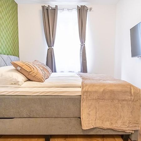 Charming 1Br And 1Lr Apt Modern Design Donaustadt Vienna Esterno foto