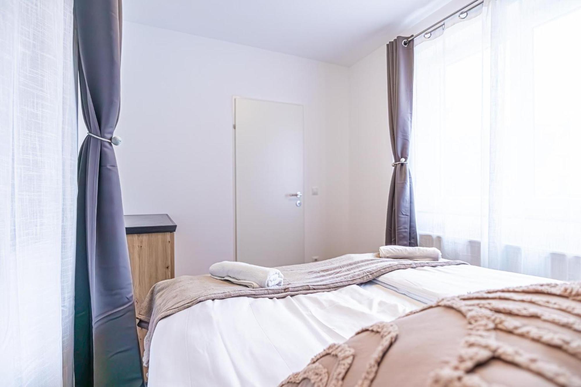 Charming 1Br And 1Lr Apt Modern Design Donaustadt Vienna Esterno foto
