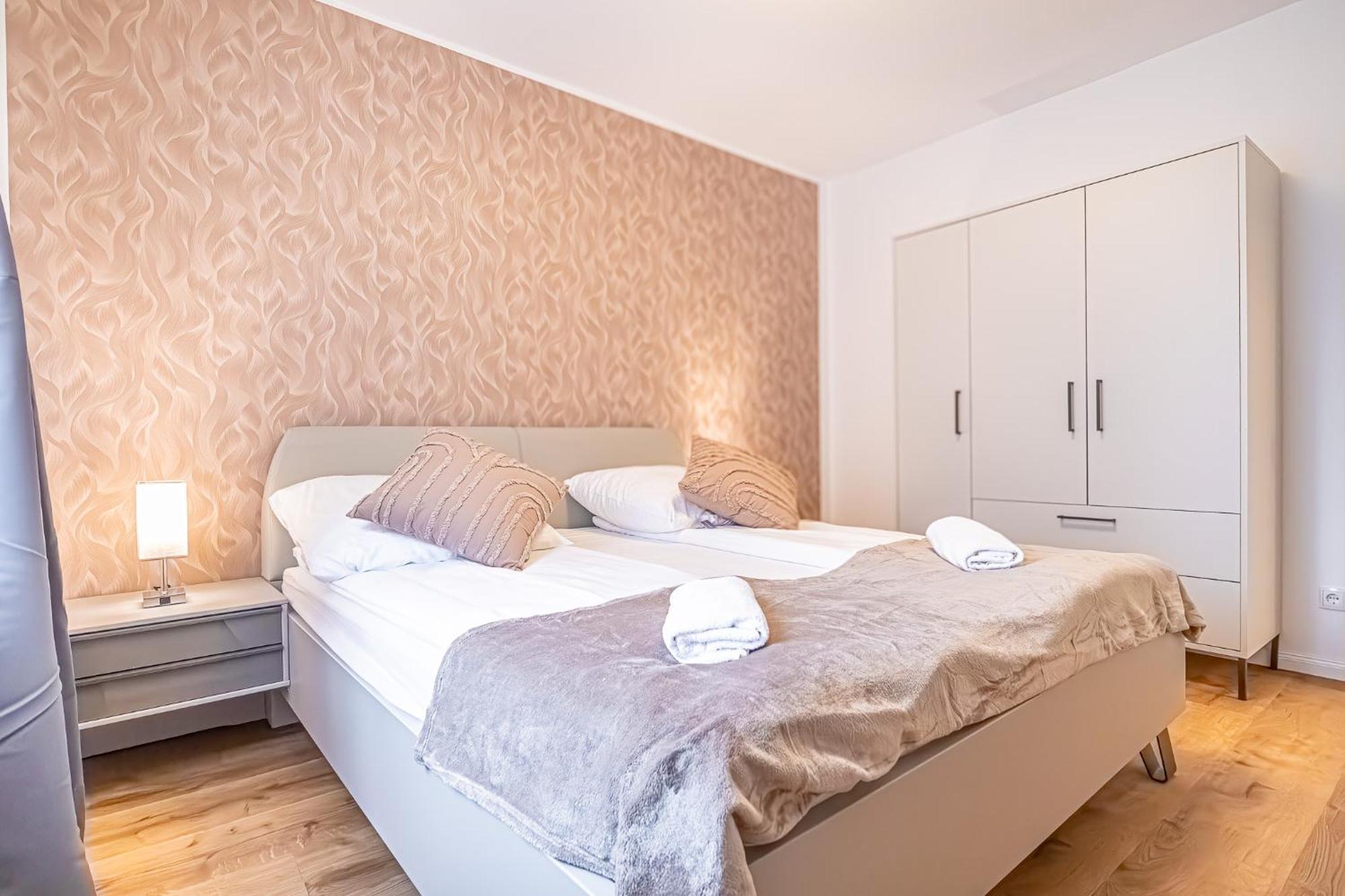 Charming 1Br And 1Lr Apt Modern Design Donaustadt Vienna Esterno foto