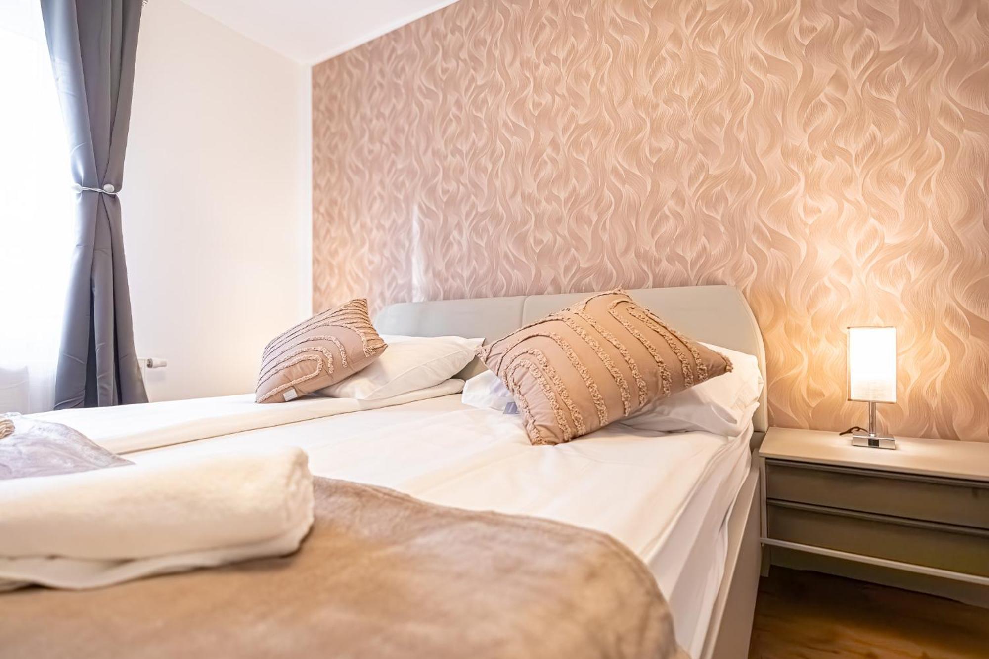 Charming 1Br And 1Lr Apt Modern Design Donaustadt Vienna Esterno foto