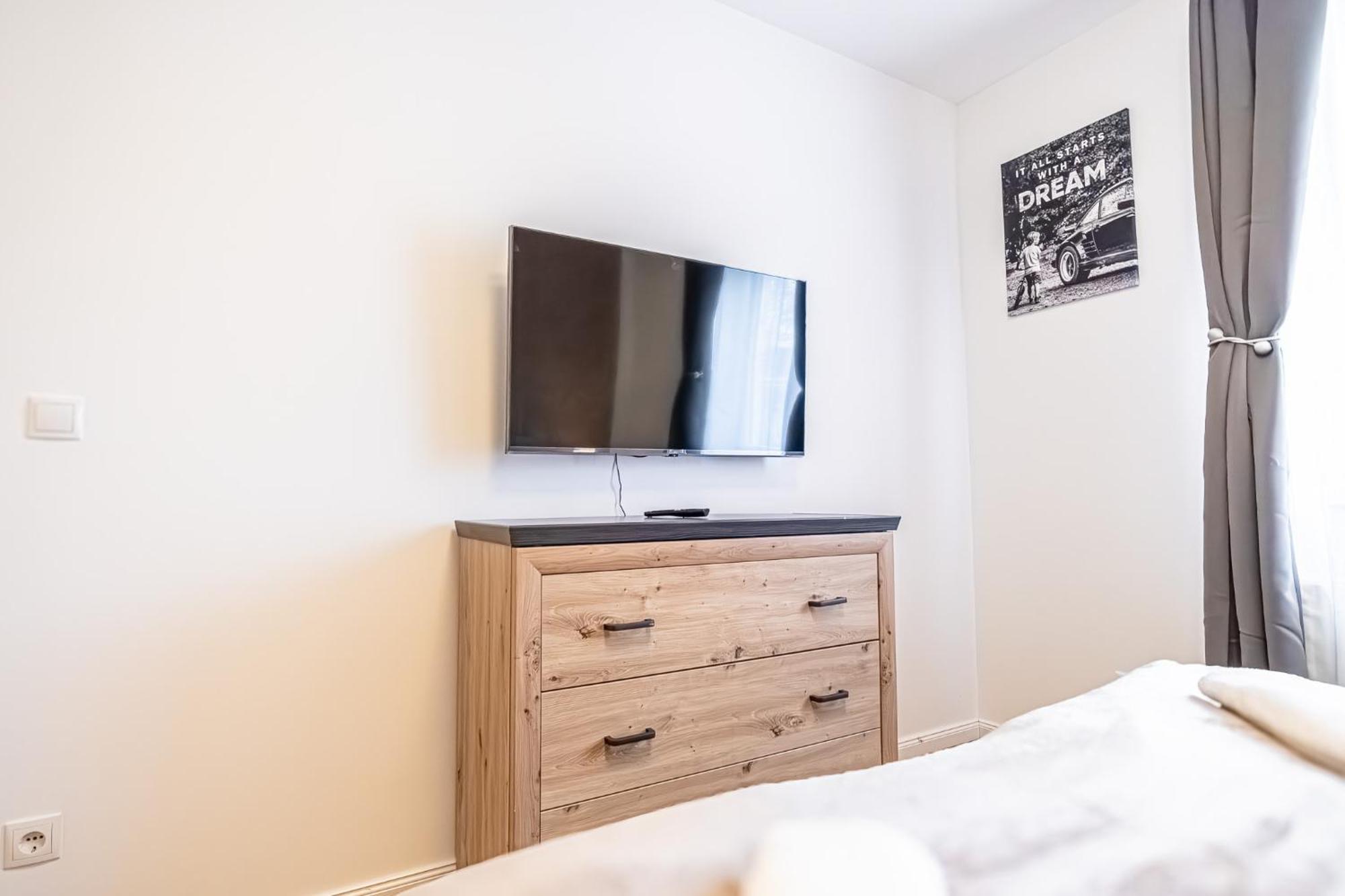 Charming 1Br And 1Lr Apt Modern Design Donaustadt Vienna Esterno foto