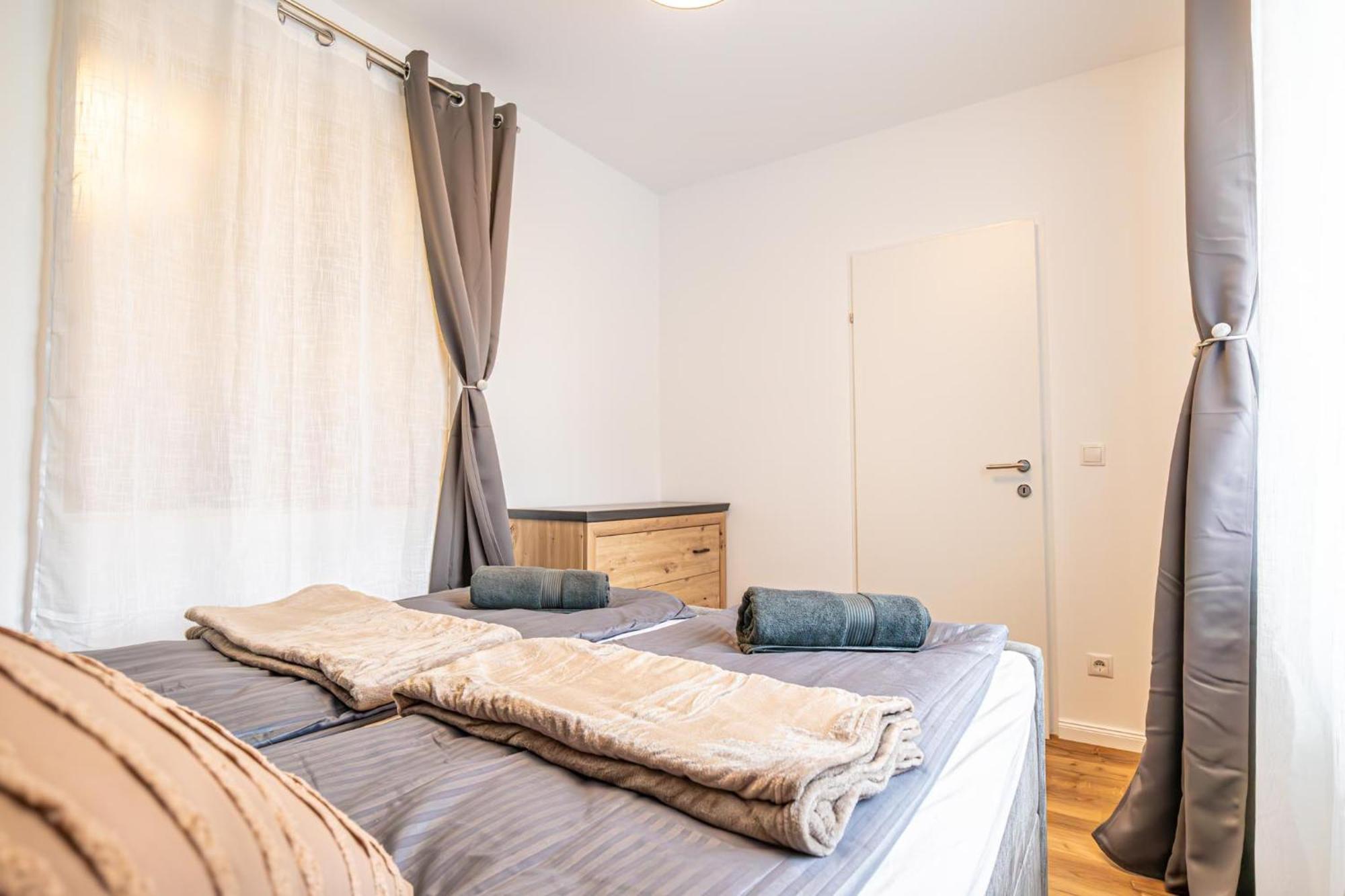 Charming 1Br And 1Lr Apt Modern Design Donaustadt Vienna Esterno foto