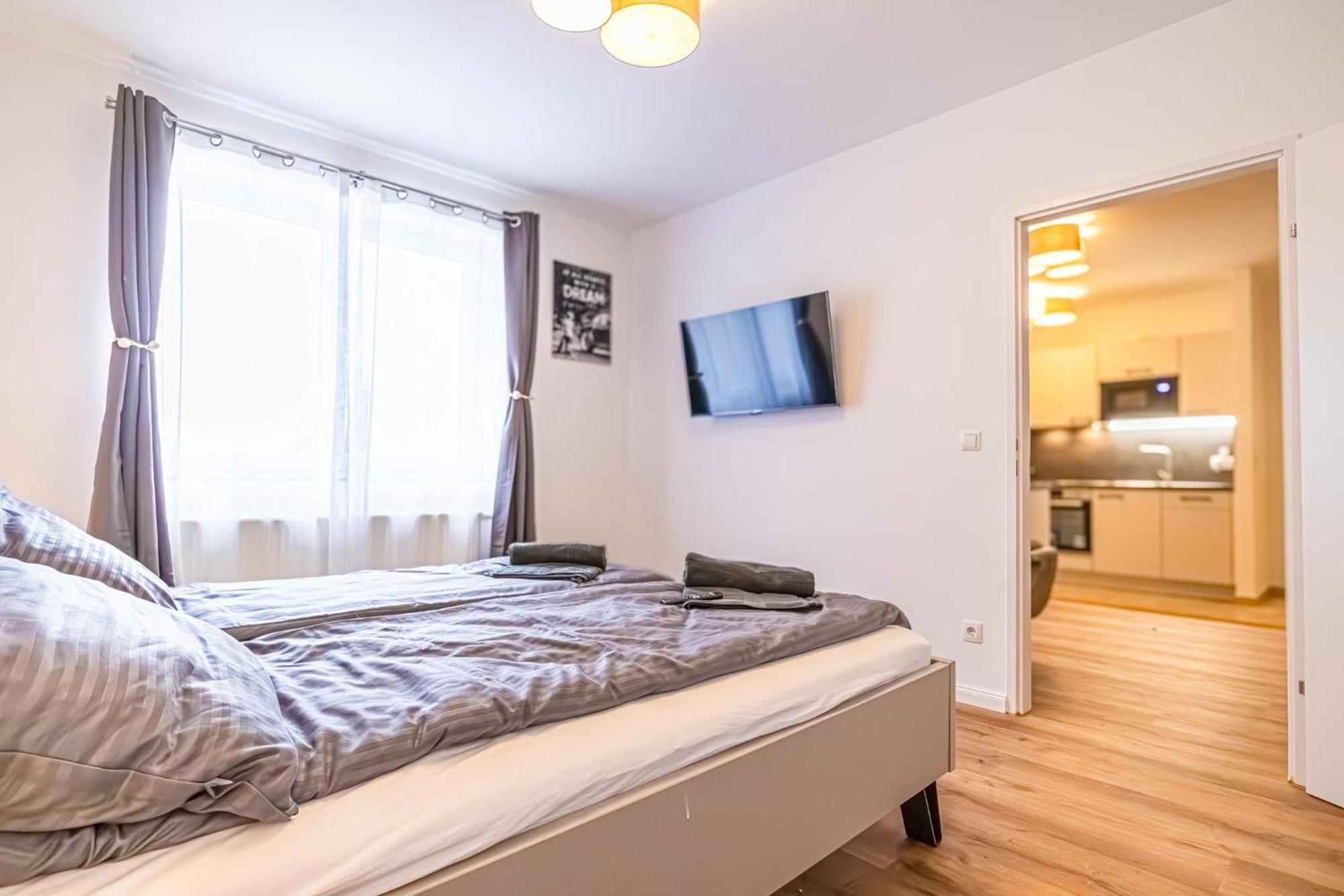 Charming 1Br And 1Lr Apt Modern Design Donaustadt Vienna Esterno foto