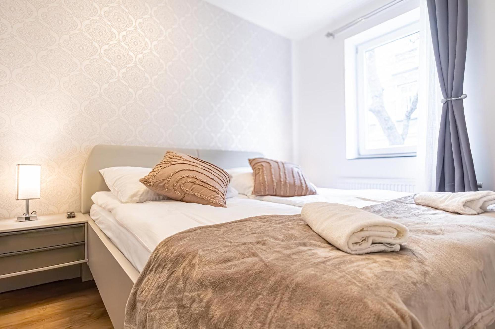 Charming 1Br And 1Lr Apt Modern Design Donaustadt Vienna Esterno foto