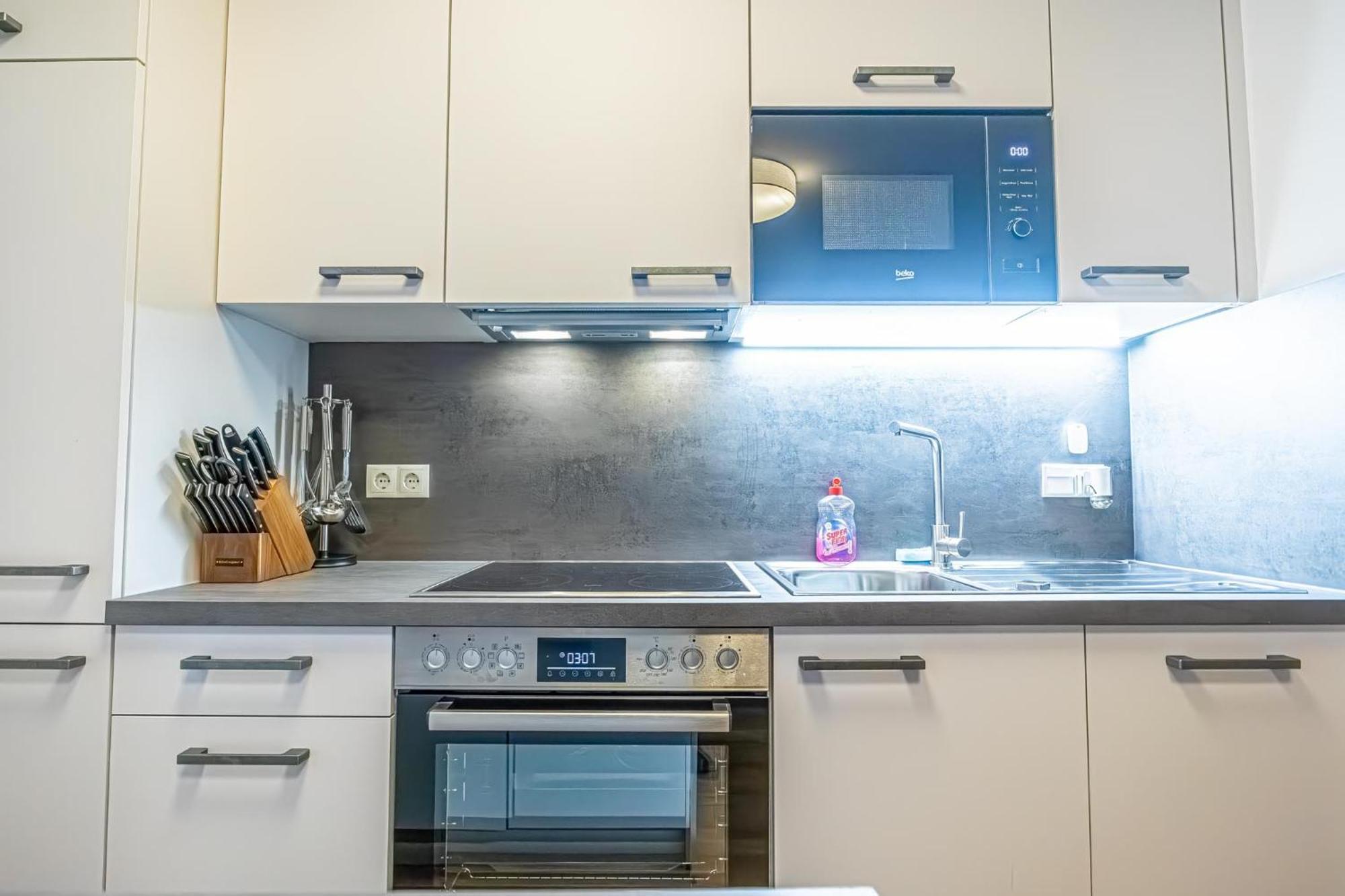 Charming 1Br And 1Lr Apt Modern Design Donaustadt Vienna Esterno foto
